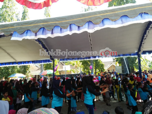 Rangkaian HUT RI, Warga Ngasinan Jalan Sehat Bersama